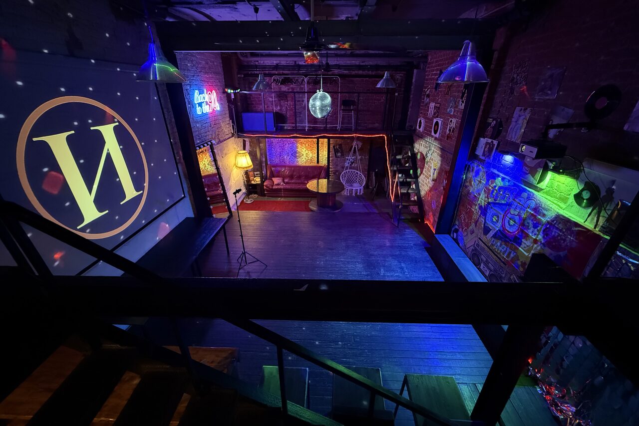 Арендовать Лофт ИЗНАНКА. Зал ЛИХИЕ 90-е