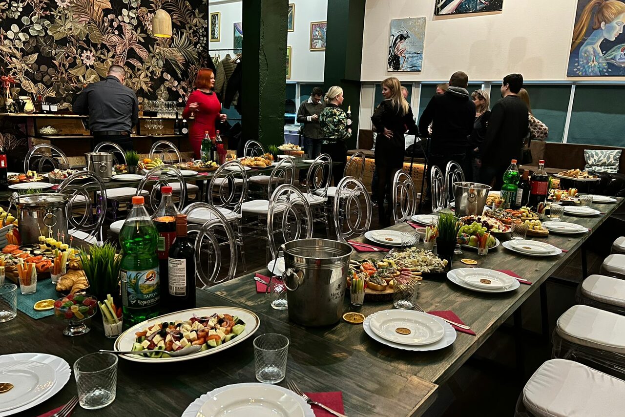 Арендовать Лофт для вечеринок с коктейльным баром 