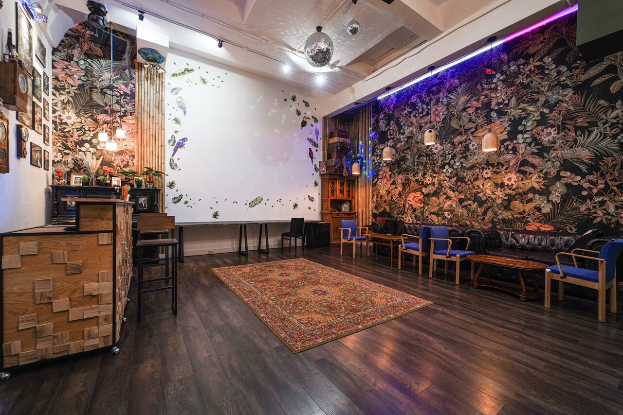 Арендовать Лофт для вечеринок с коктейльным баром 