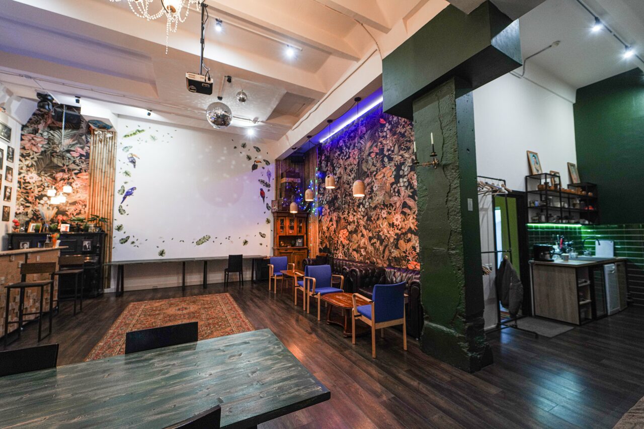 Арендовать Лофт для вечеринок с коктейльным баром 