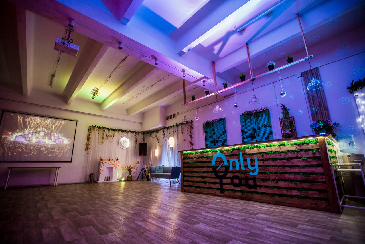 Арендовать Only You. Белый лофт с верандой