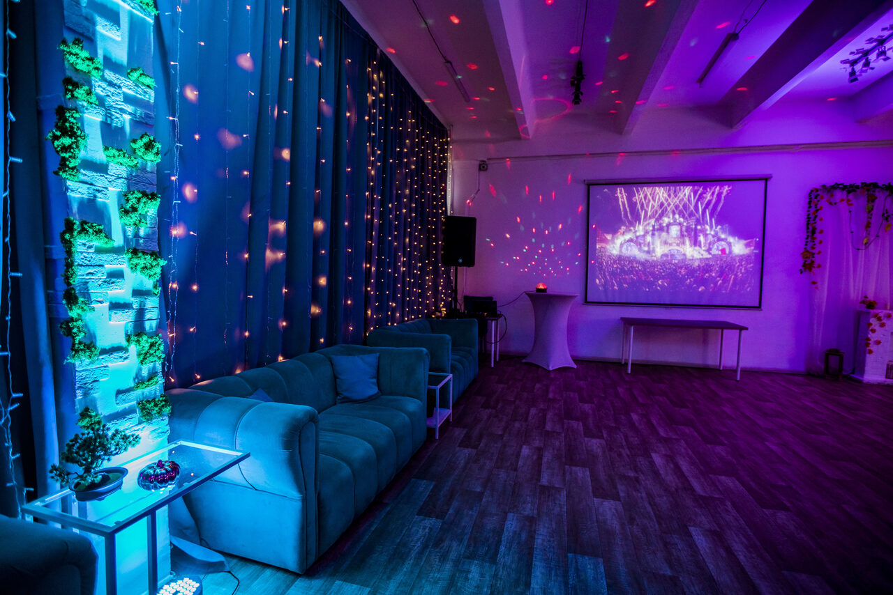 Арендовать Only You. Белый лофт с верандой