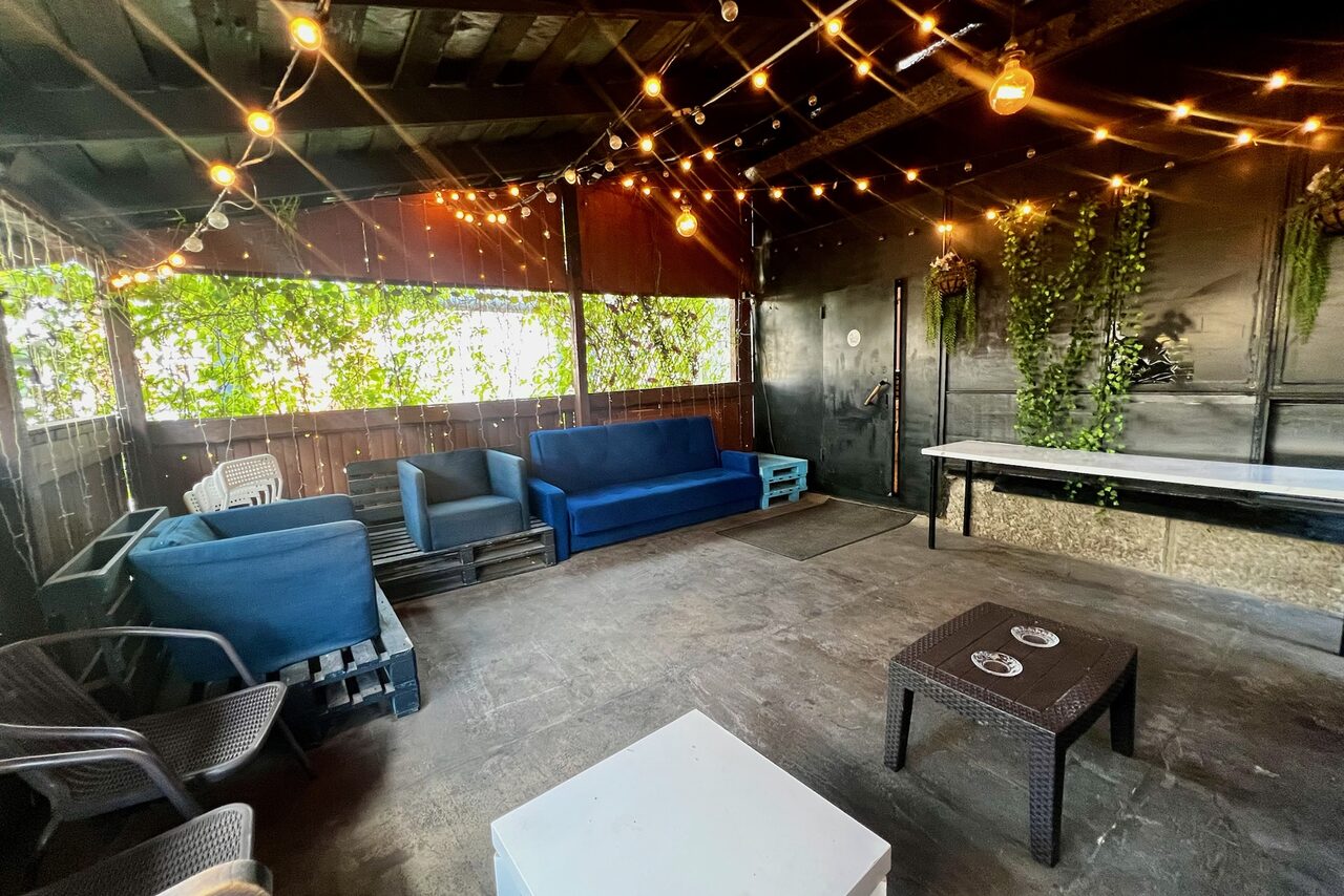 Арендовать Only You. Белый лофт с верандой