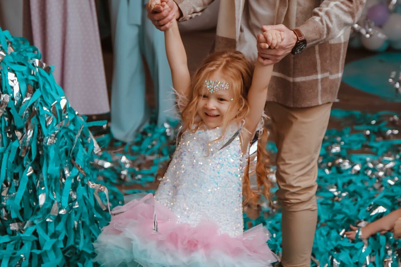 Арендовать Белый лофт с окнами в пол для детских праздников