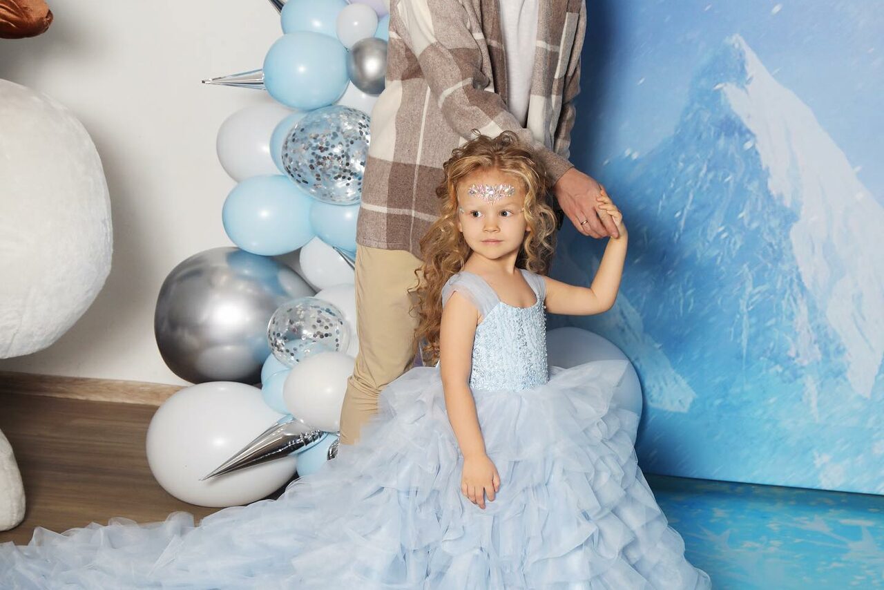 Арендовать Белый лофт с окнами в пол для детских праздников