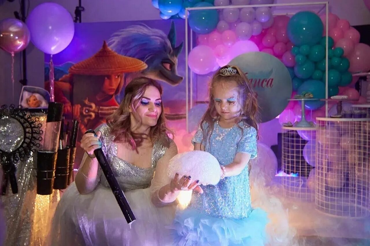 Арендовать Белый лофт с окнами в пол для детских праздников