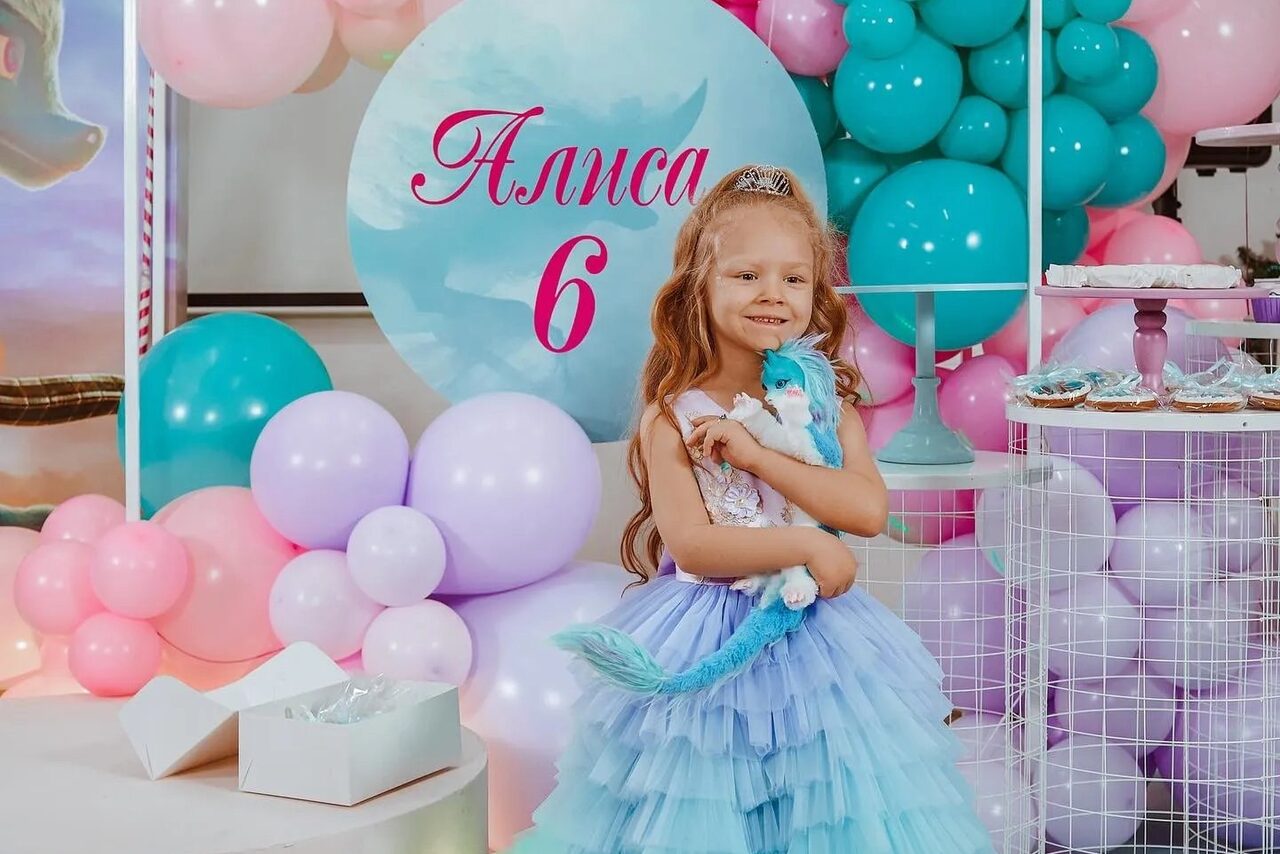 Арендовать Белый лофт с окнами в пол для детских праздников