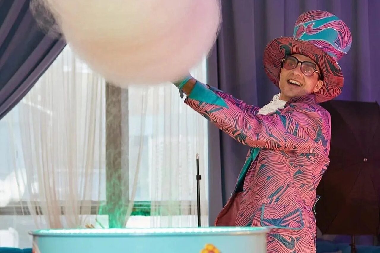 Арендовать Белый лофт с окнами в пол для детских праздников