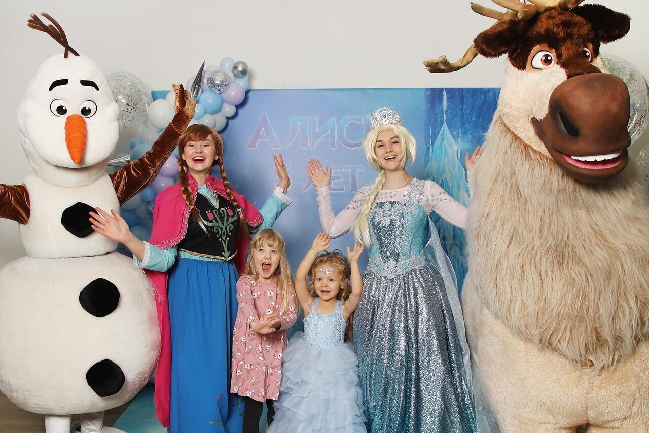 Арендовать Белый лофт с окнами в пол для детских праздников