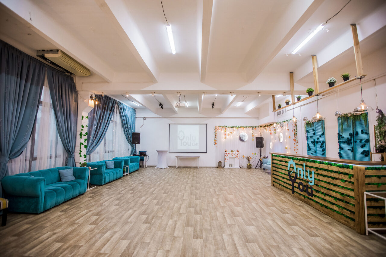 Арендовать Белый лофт с окнами в пол для детских праздников