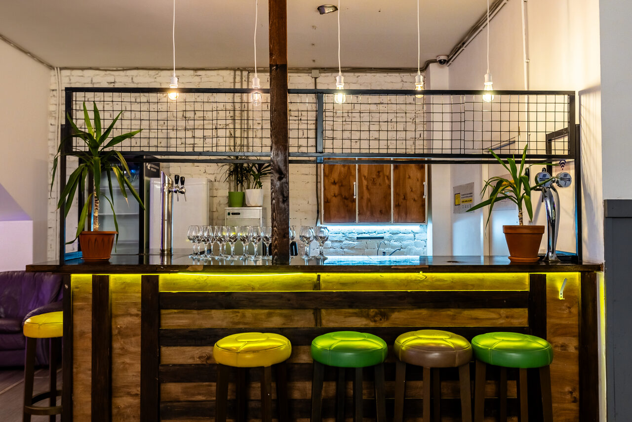 Арендовать Лофт для вечеринок и корпоративов со сценой