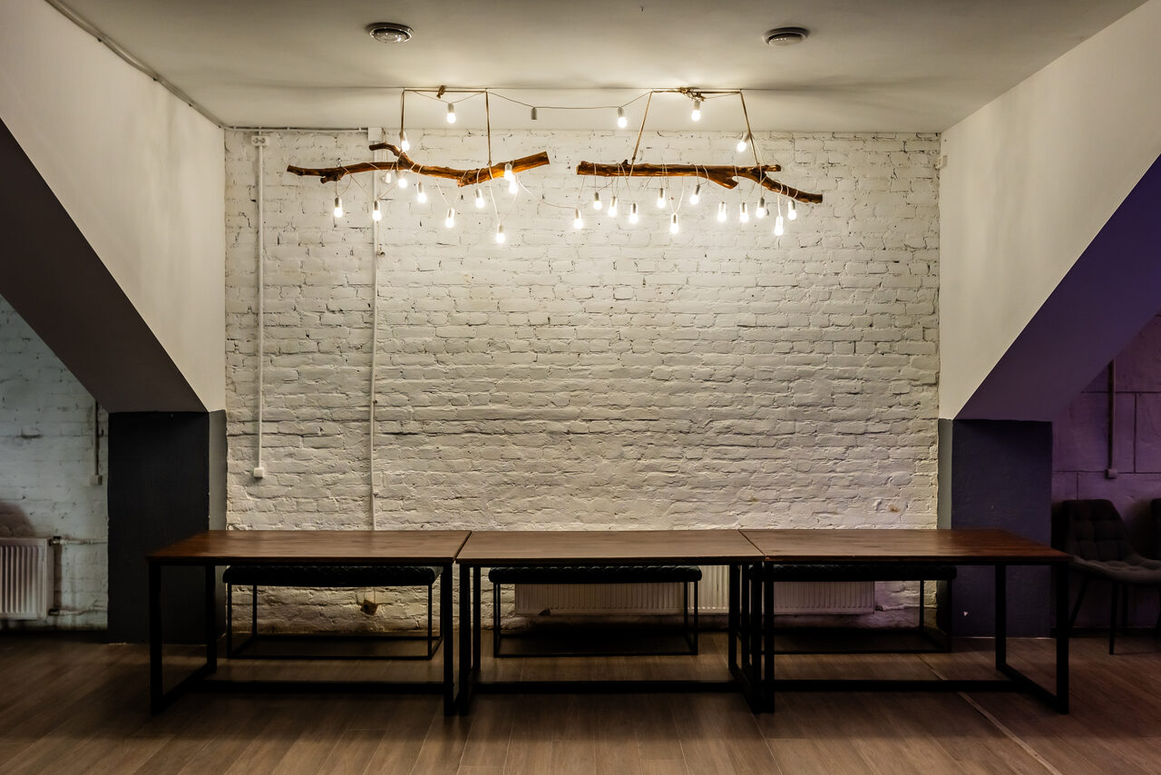 Арендовать Лофт для вечеринок и корпоративов со сценой