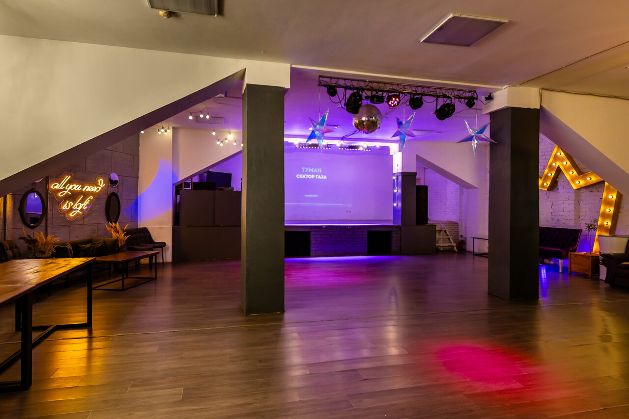 Арендовать Лофт для вечеринок и корпоративов со сценой