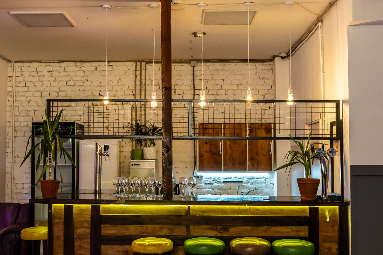 Арендовать Лофт для вечеринок и корпоративов со сценой