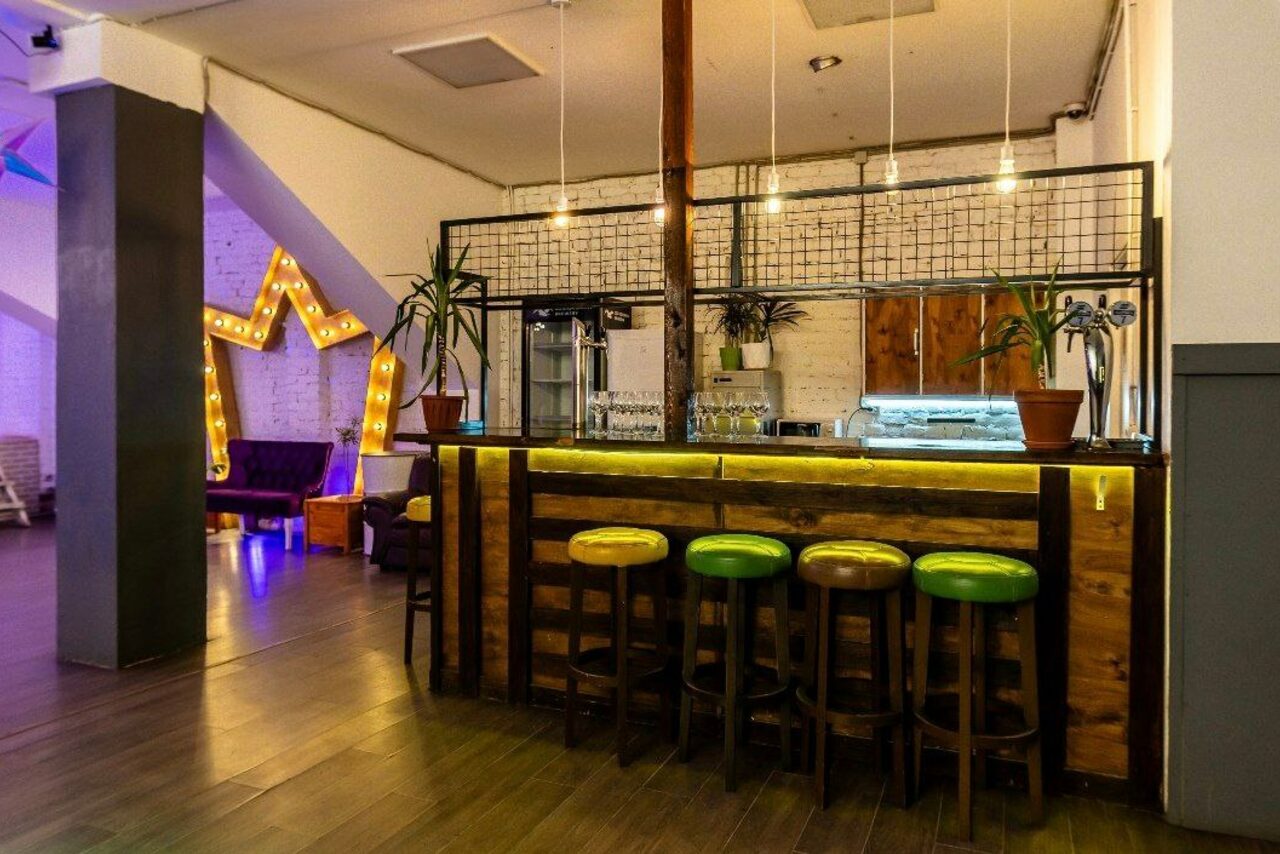Арендовать Loft for parties and corporate events with stage
