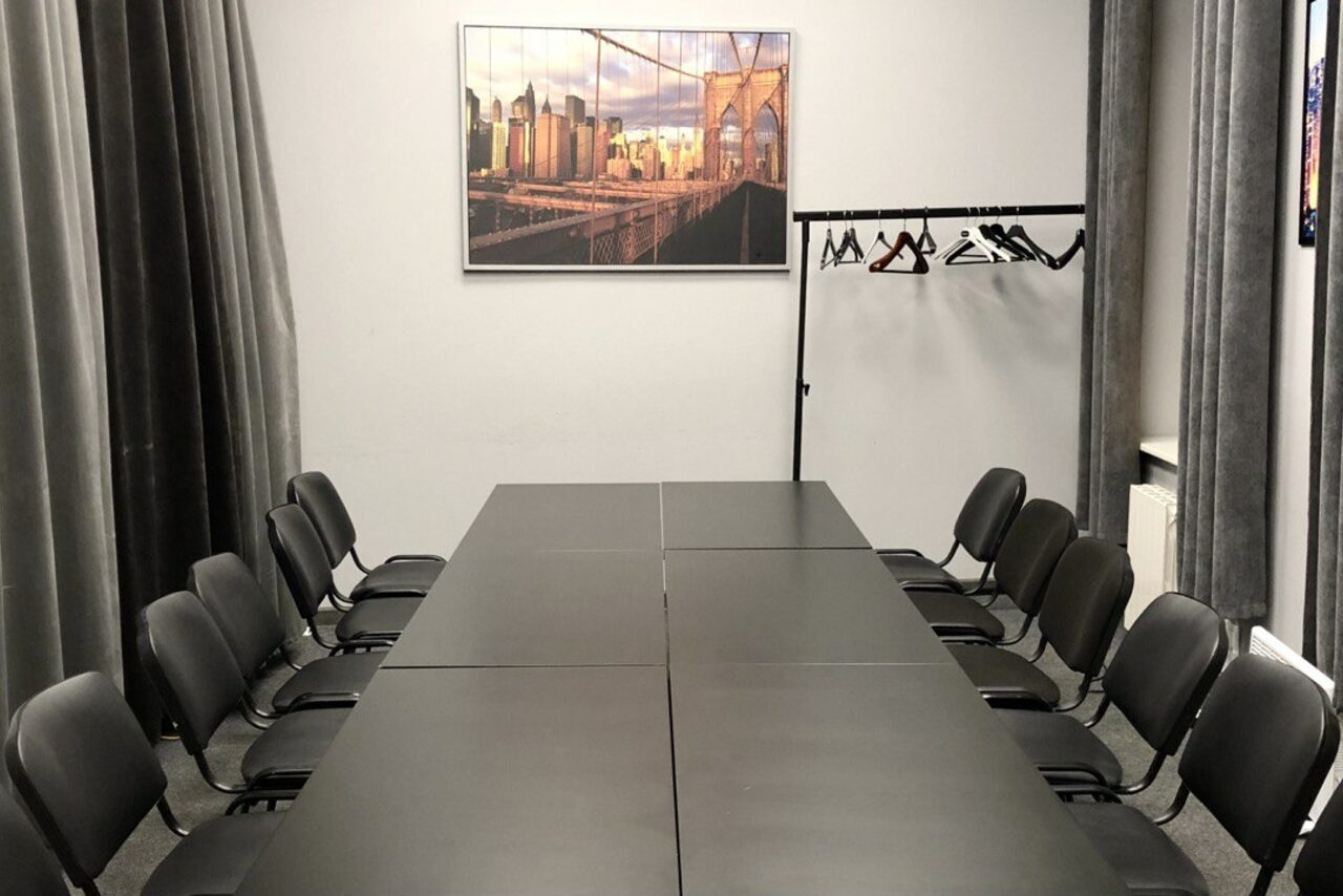 Арендовать Учебный зал с проектором