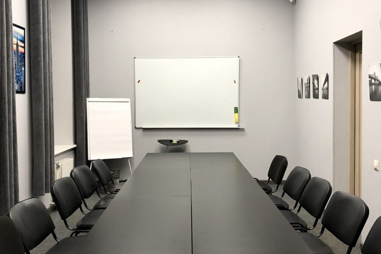 Арендовать Учебный зал с проектором