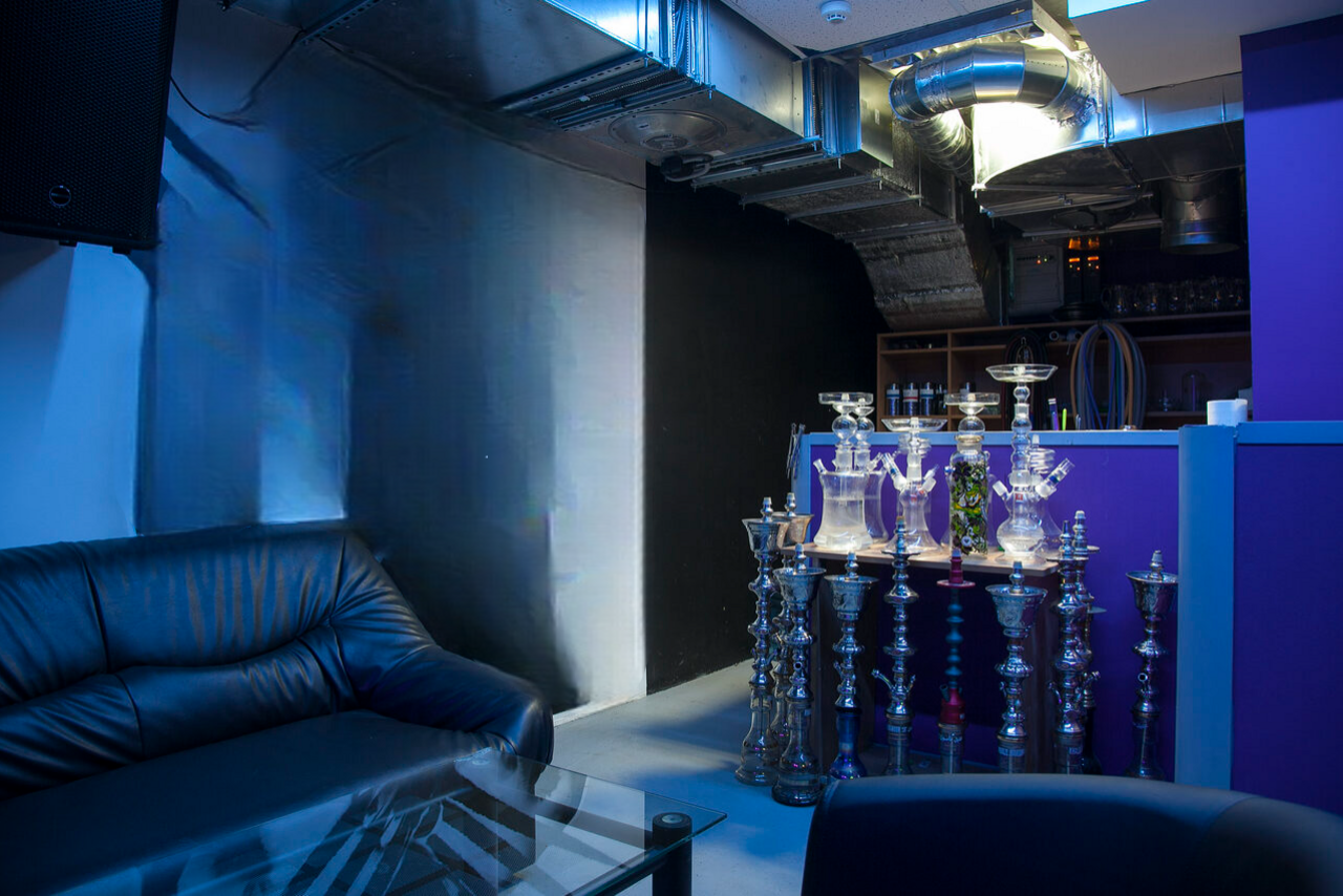 Арендовать F-Lounge Лофт с кальянами и диванами