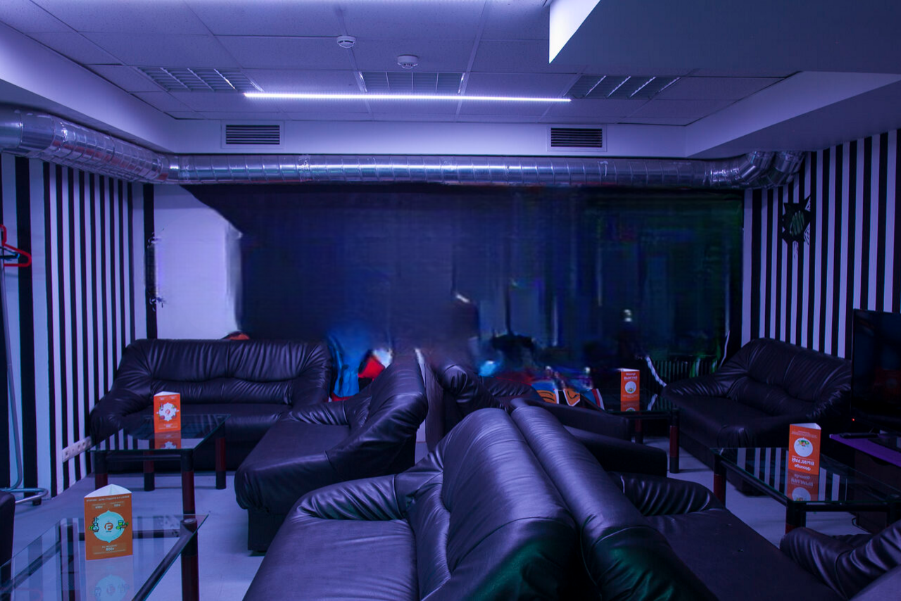 Арендовать F-Lounge Лофт с кальянами и диванами