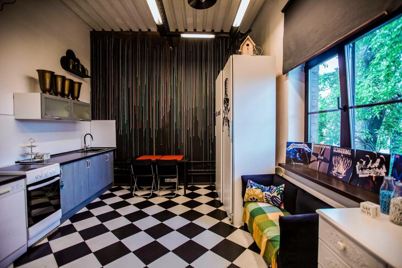 Арендовать Лофт Комод. Уютный лофт со сценой, караоке и барбекю