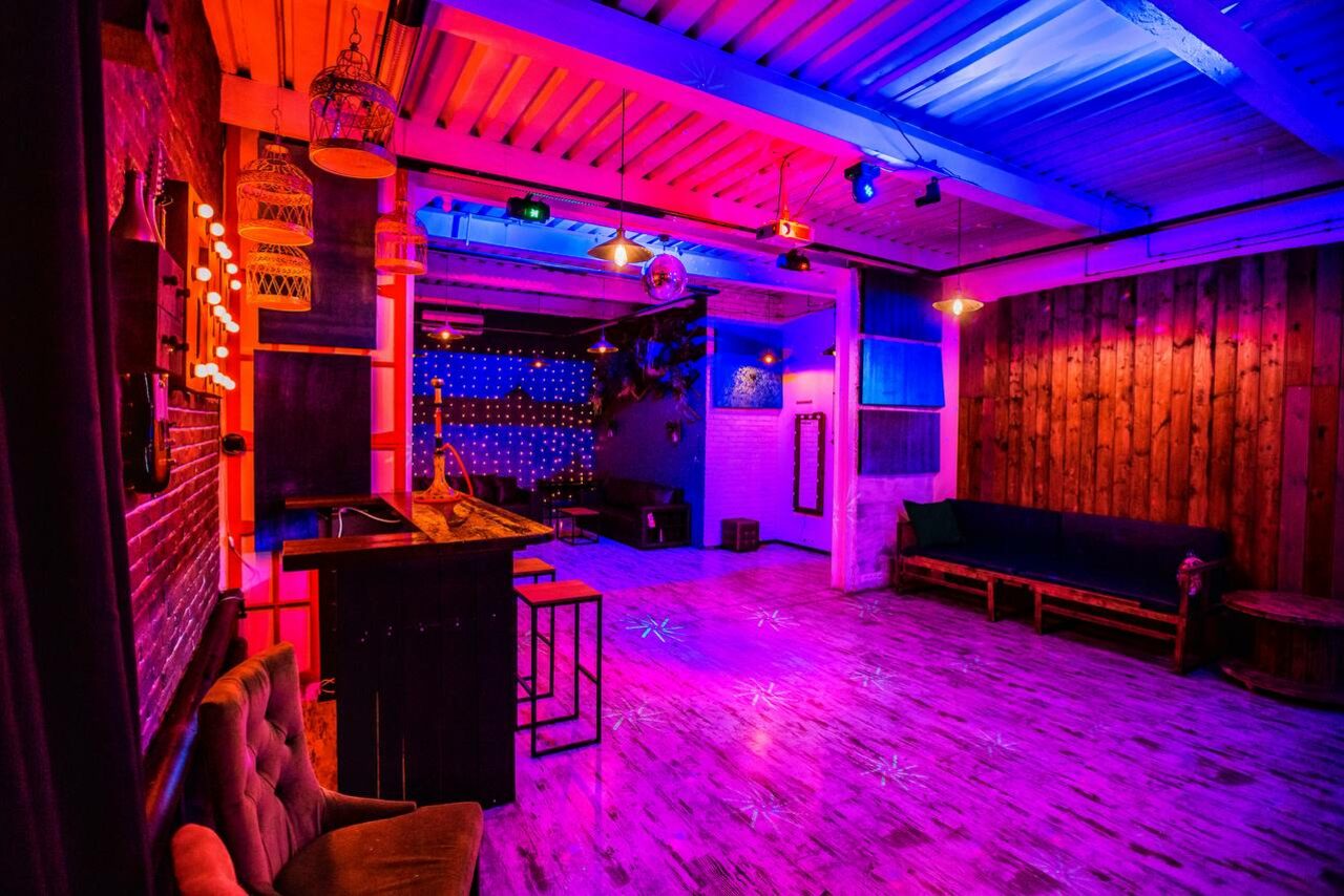 Арендовать Лофт Комод. Уютный лофт со сценой, караоке и барбекю