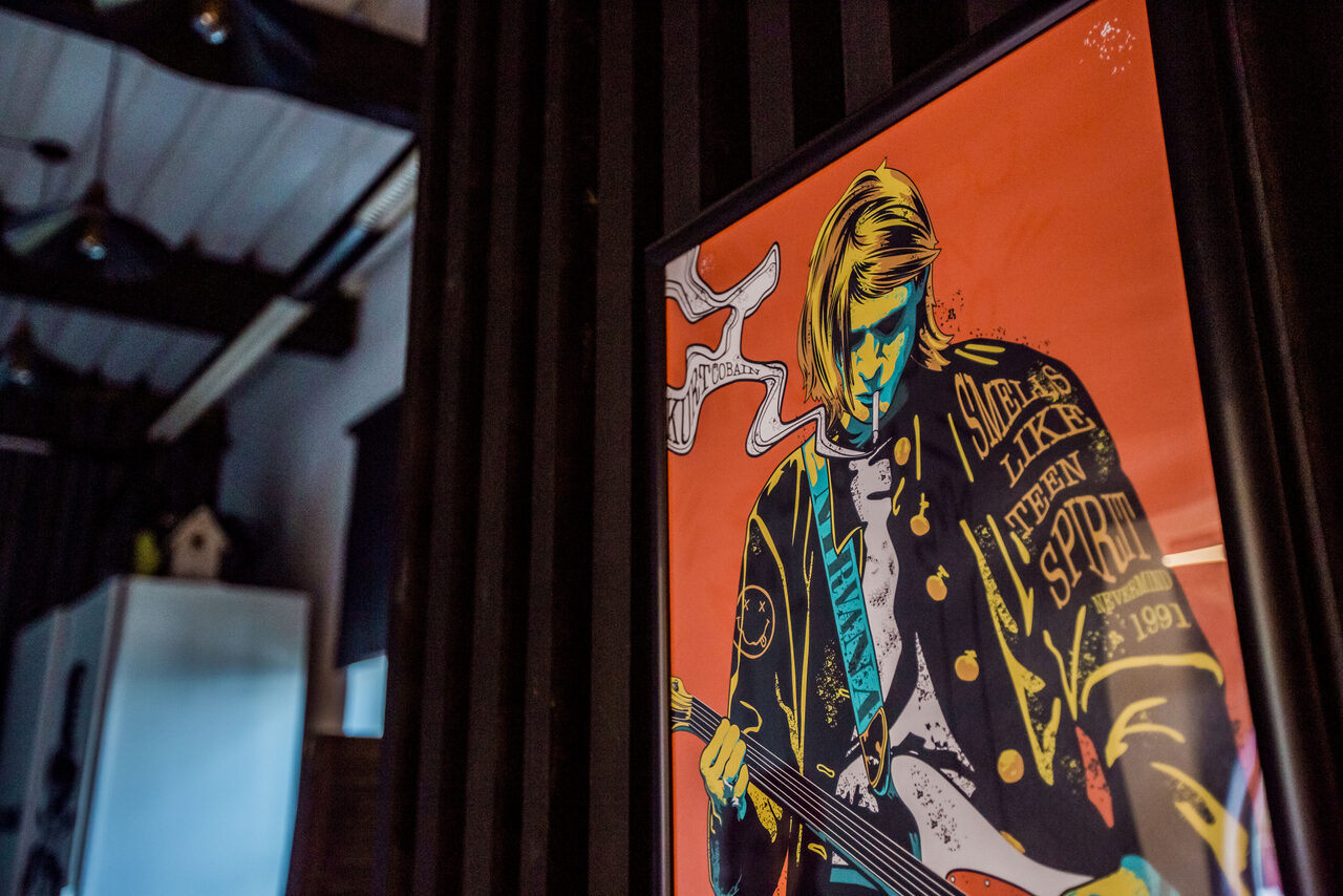 Арендовать Лофт Комод. Уютный лофт со сценой, караоке и барбекю