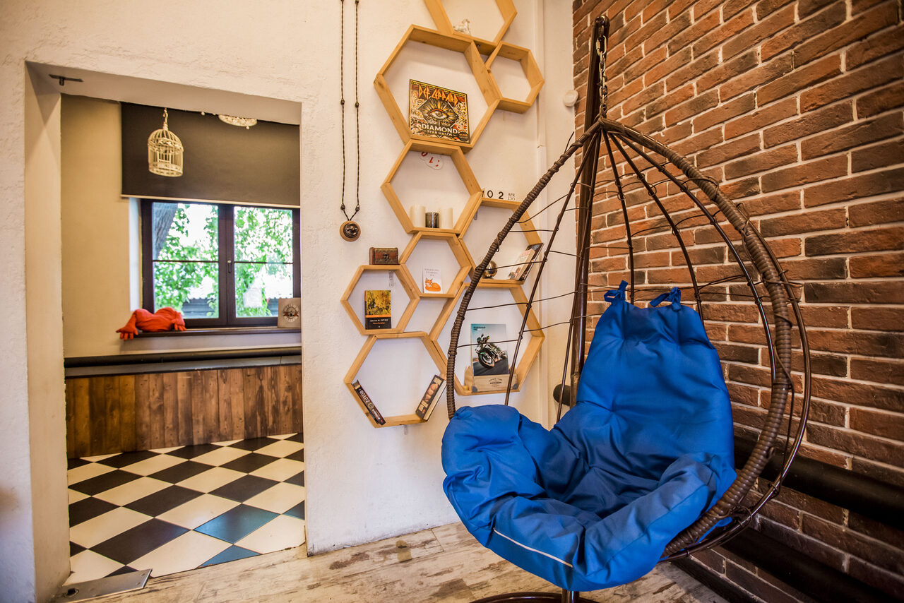 Арендовать Лофт Комод. Уютный лофт со сценой, караоке и барбекю