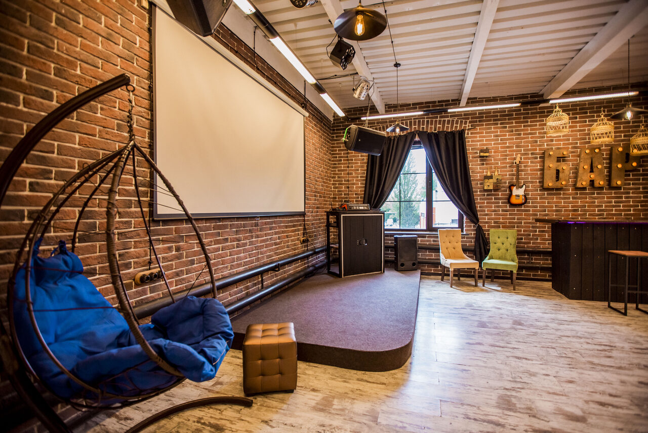 Арендовать Лофт Комод. Уютный лофт со сценой, караоке и барбекю