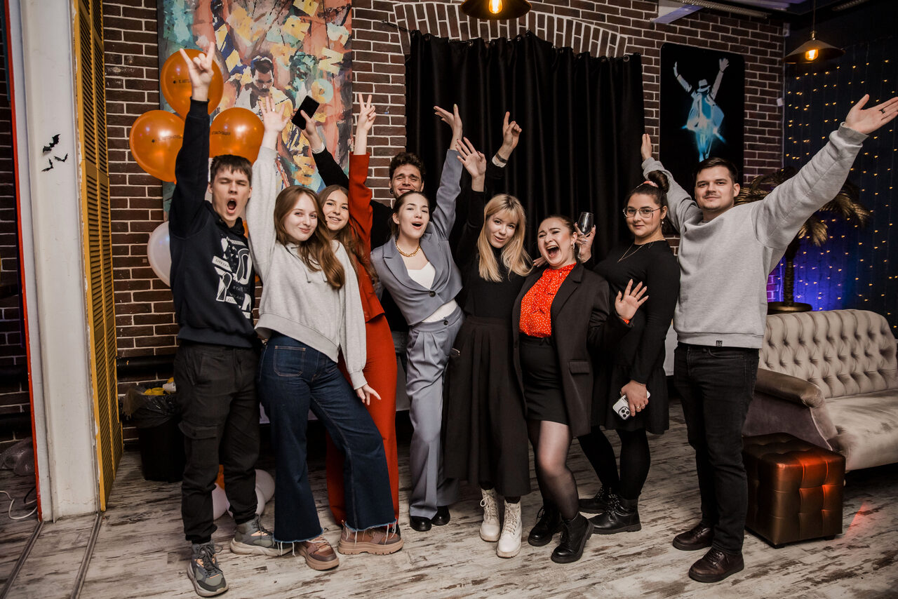 Арендовать Лофт Комод. Уютный лофт со сценой, караоке и барбекю