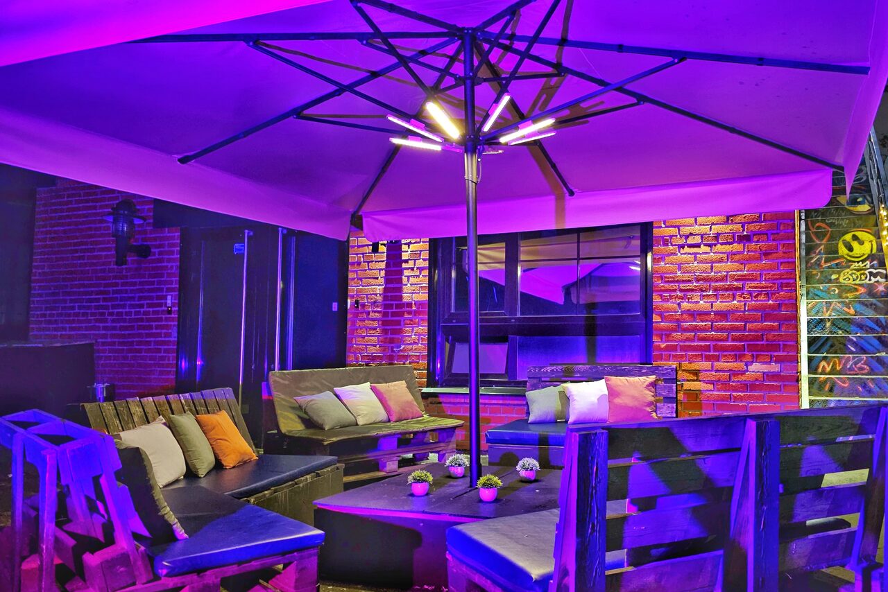 Арендовать Лофт Комод. Уютный лофт со сценой, караоке и барбекю
