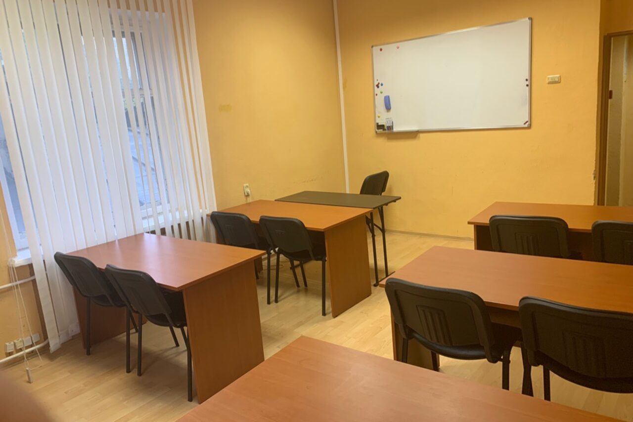Арендовать Кабинет с партами