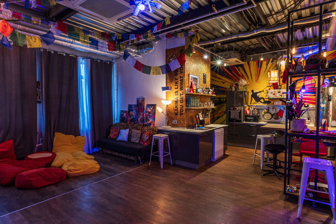 Арендовать Designer loft apartment on Aviamotornaya