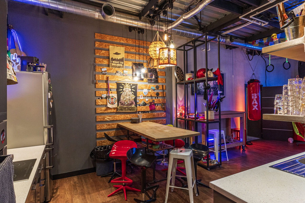 Арендовать Designer loft apartment on Aviamotornaya