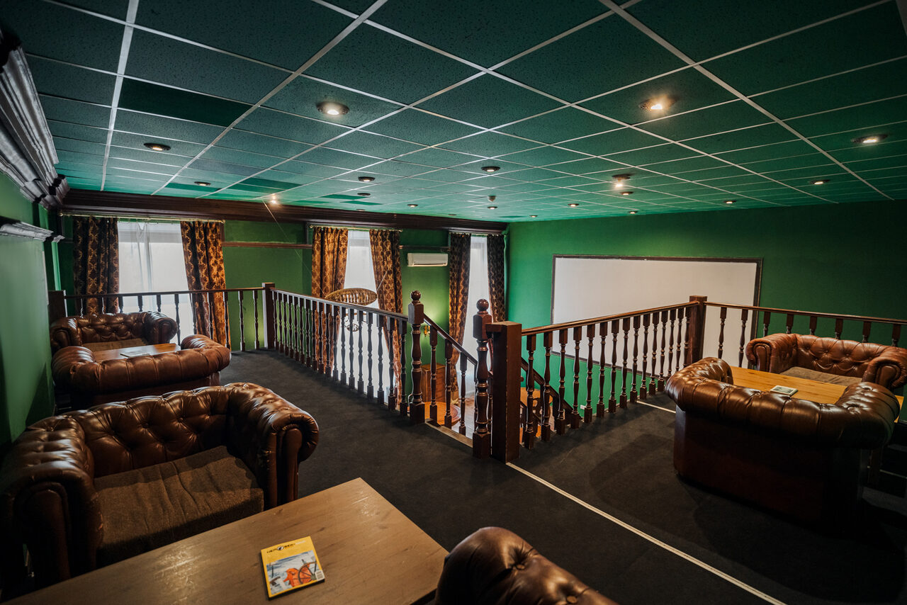 Арендовать Двухэтажный зал в английском стиле