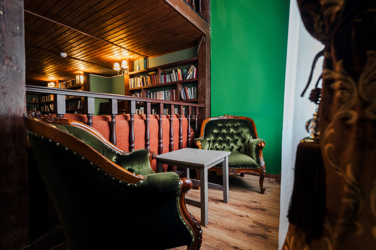 Арендовать Двухэтажный зал в английском стиле