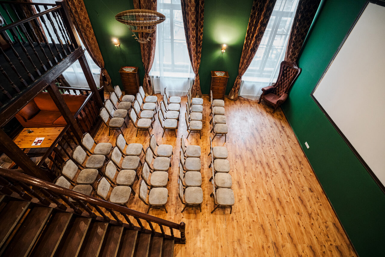 Арендовать Двухэтажный зал в английском стиле