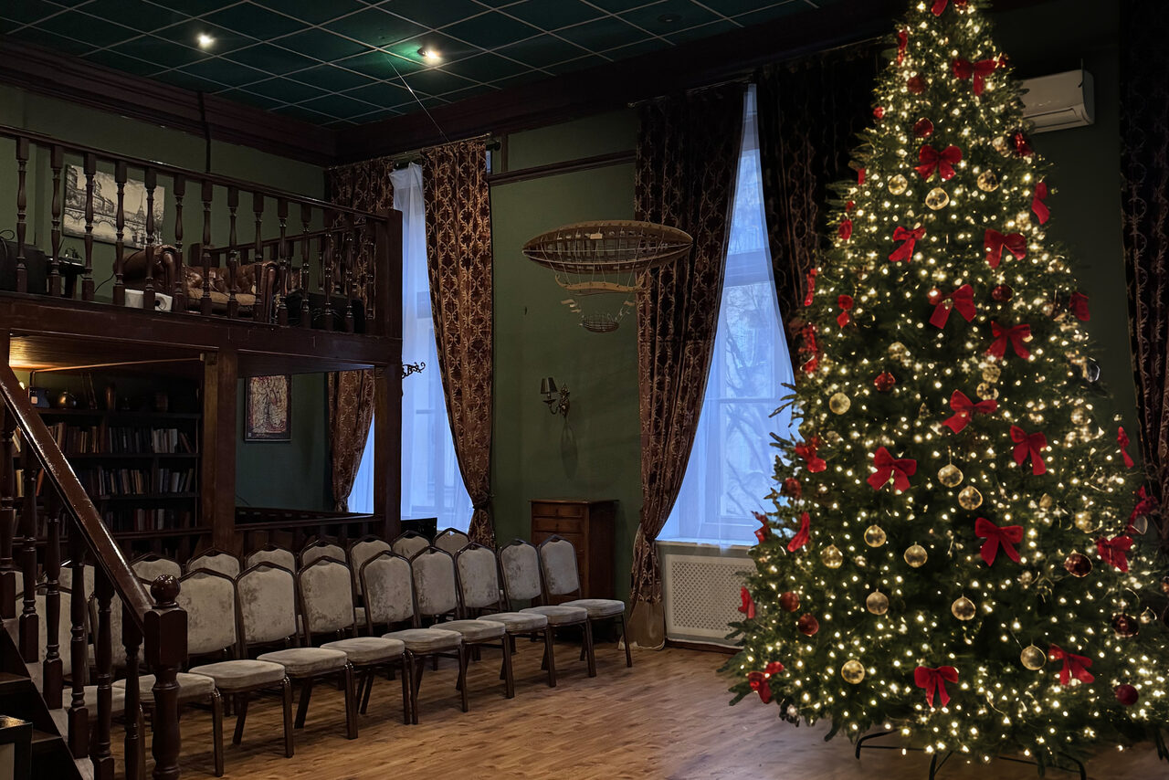 Арендовать Двухэтажный зал в английском стиле