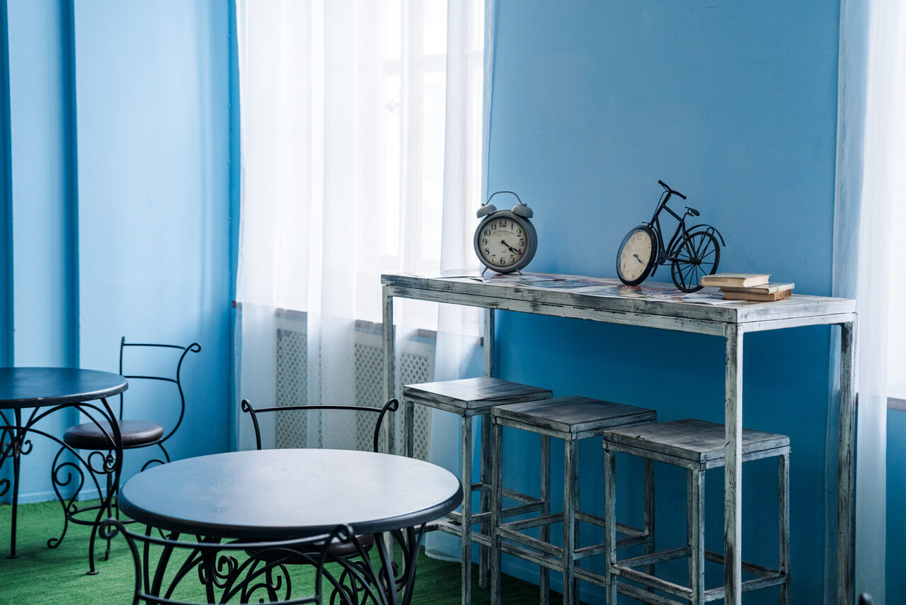 Арендовать Воздушный и светлый зал в прованском стиле