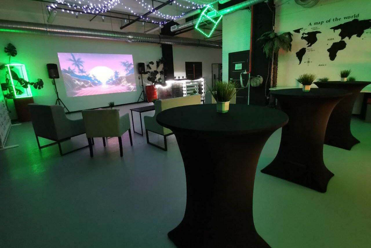 Арендовать Центр Событий. Яркий лофт для праздника 