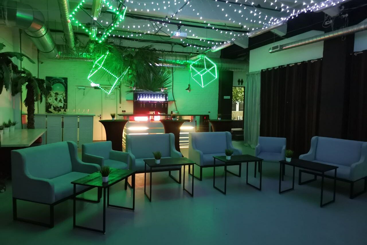 Арендовать Центр Событий. Яркий лофт для праздника 