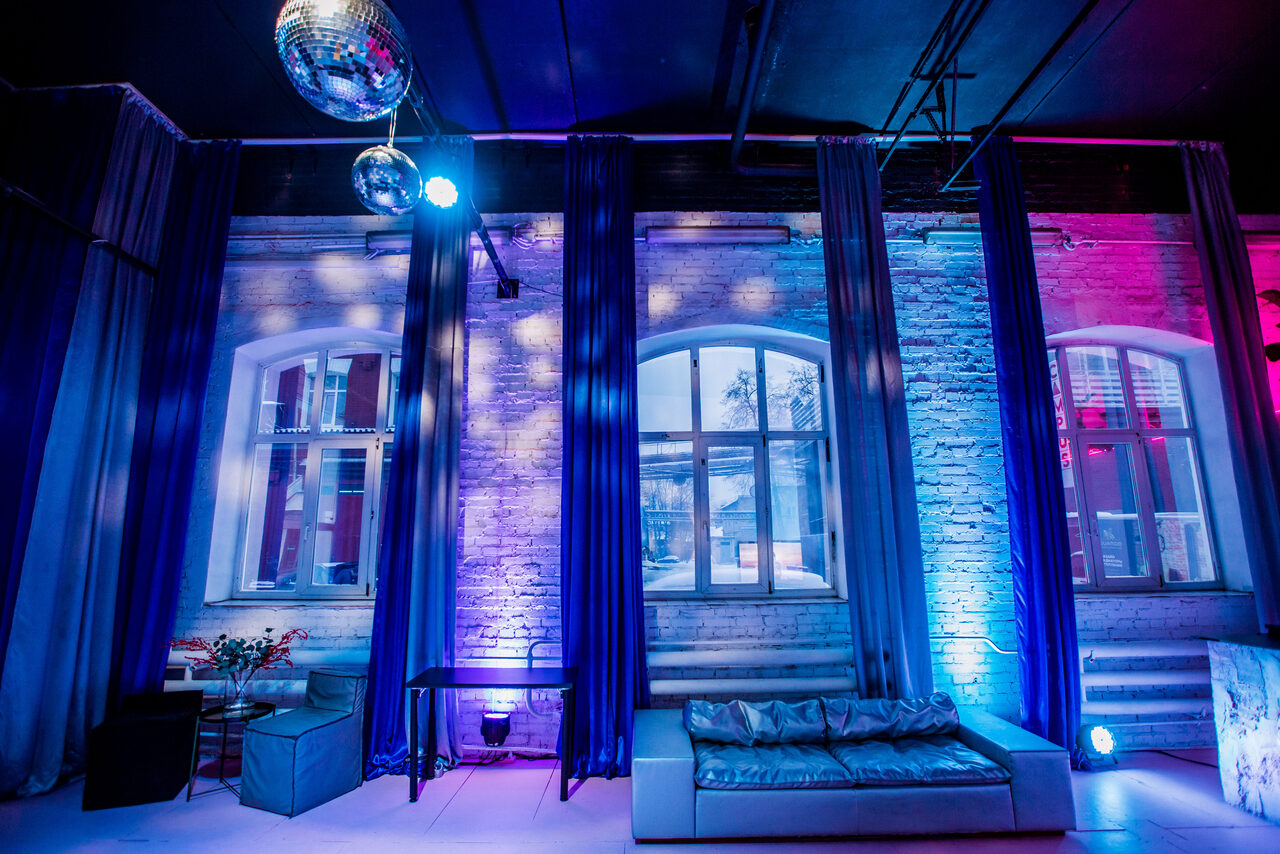 Арендовать Loft with a bar and a separate entrance