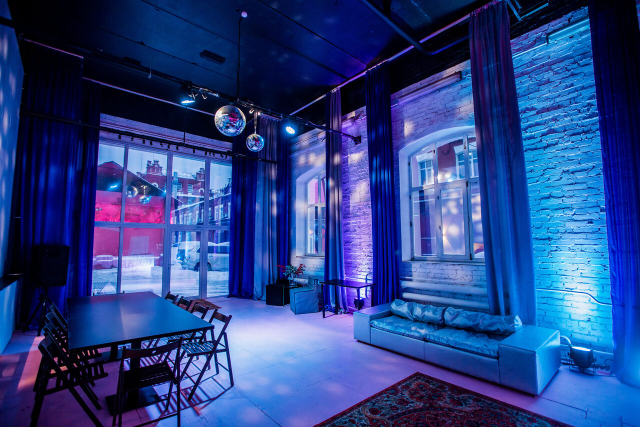 Арендовать Loft with a bar and a separate entrance