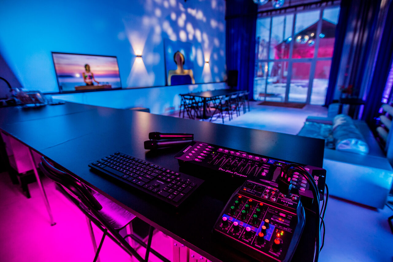 Арендовать Loft with a bar and a separate entrance