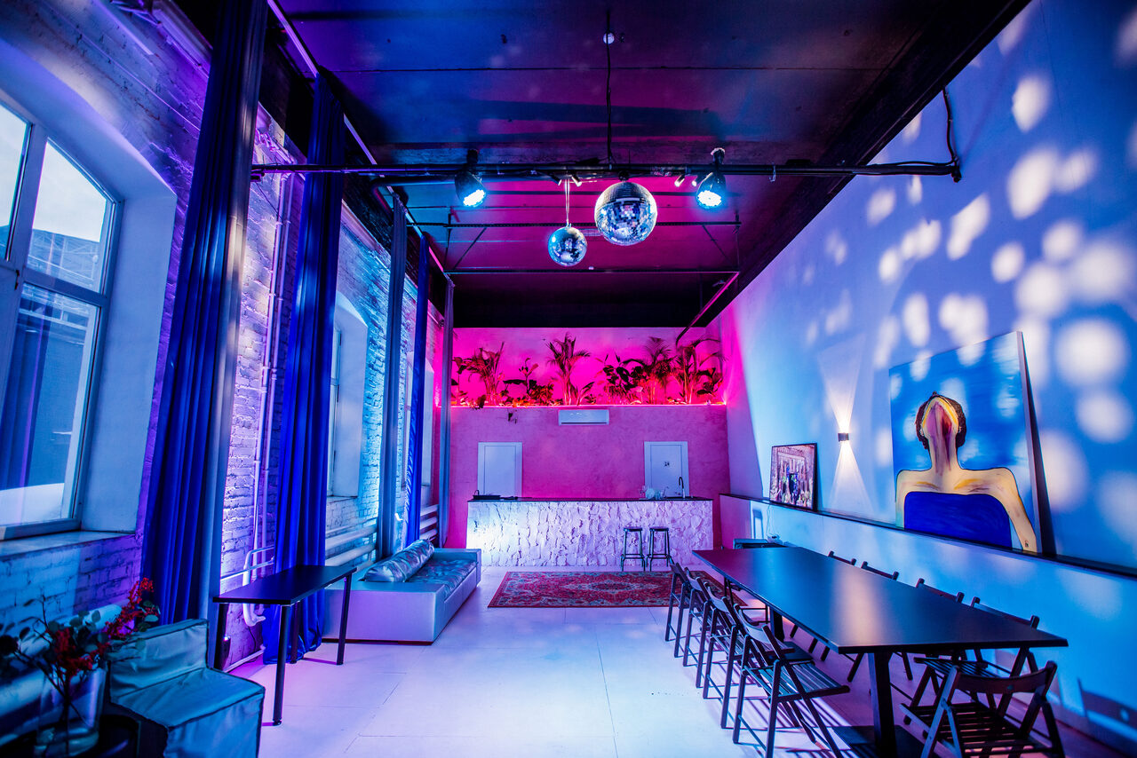 Арендовать Loft with a bar and a separate entrance