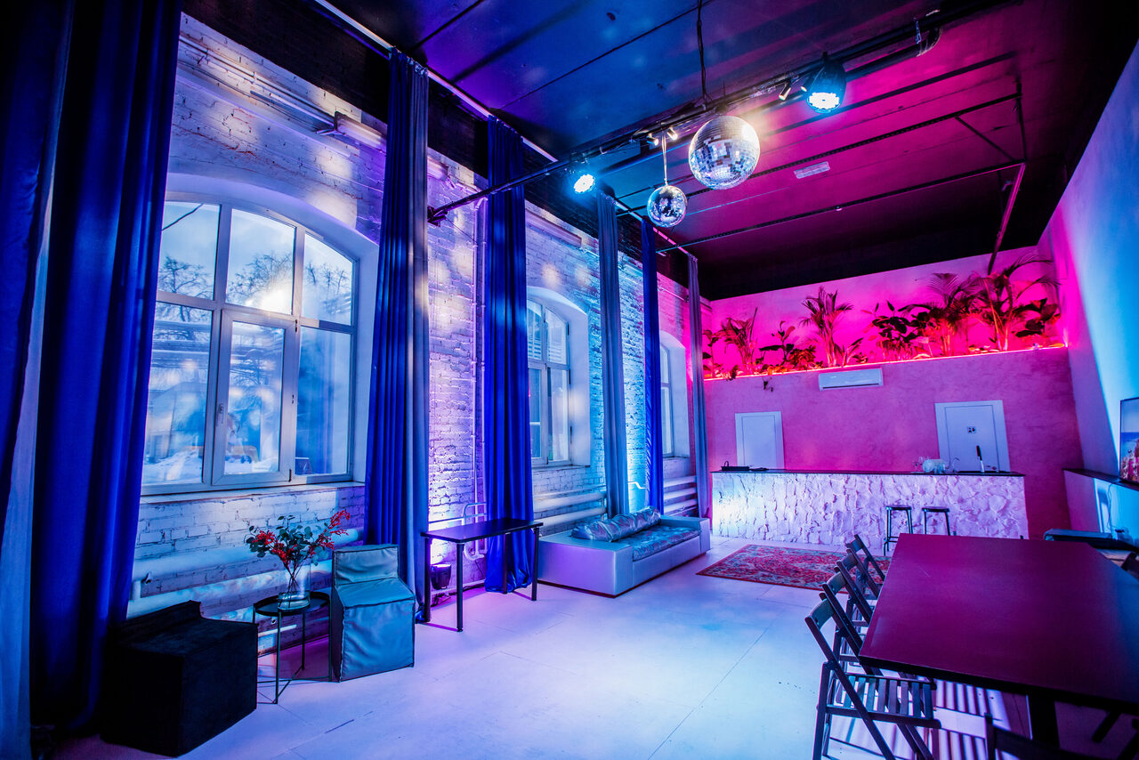 Арендовать Loft with a bar and a separate entrance