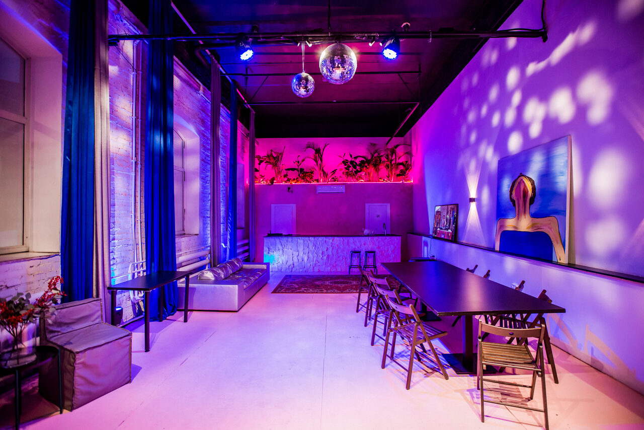 Арендовать Loft with a bar and a separate entrance