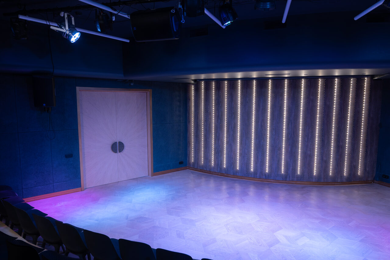 Арендовать Неоновое арт-пространство