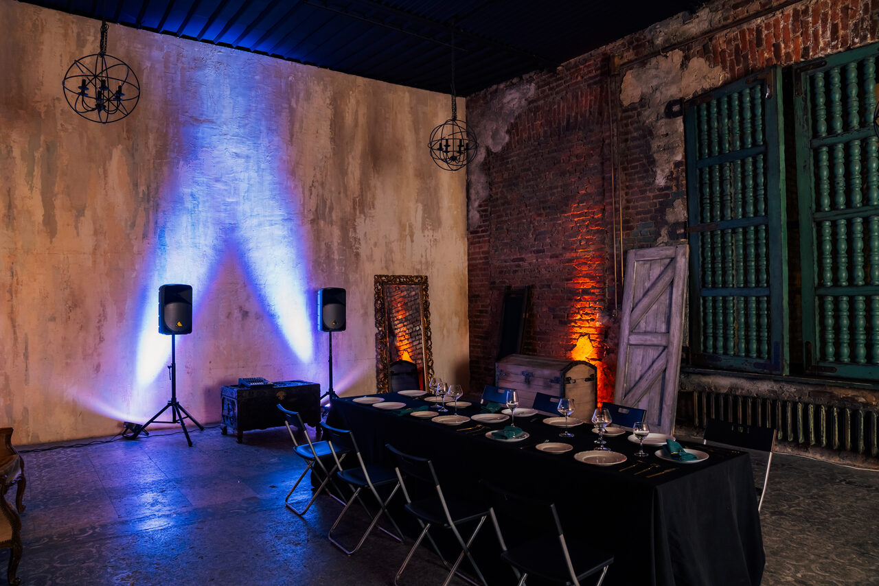 Арендовать Полигон. Текстурный зал Лофт с фактурными стенами