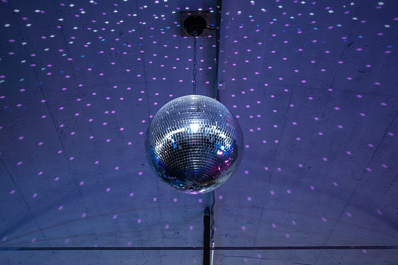 Арендовать Неоновый зал на Набережной Яузы