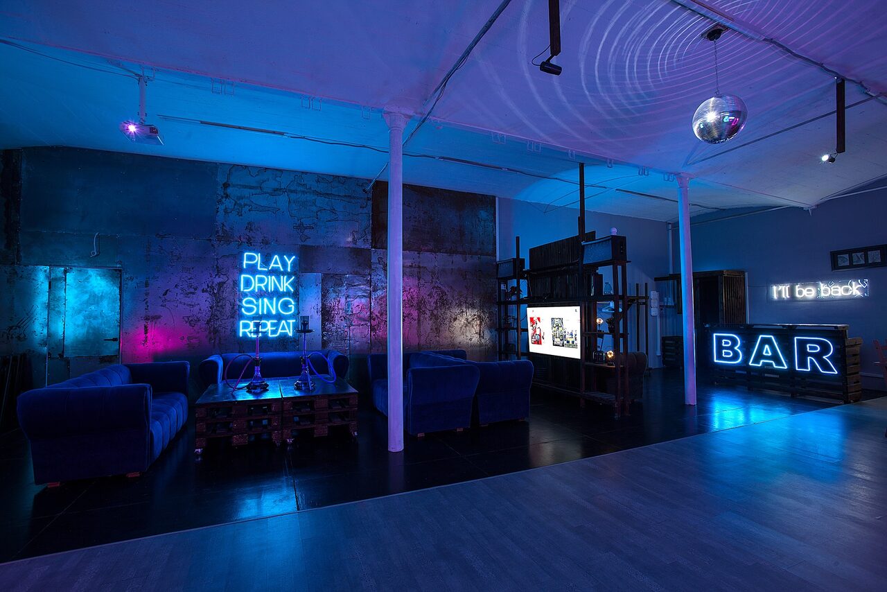 Арендовать Неоновый зал на Набережной Яузы